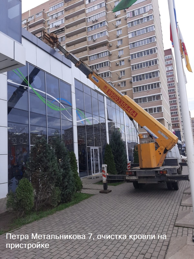 111223_ПМ7_очистка кровли на пристройке.jpg 111223_ПМ7_очистка кровли на пристройке.jpg